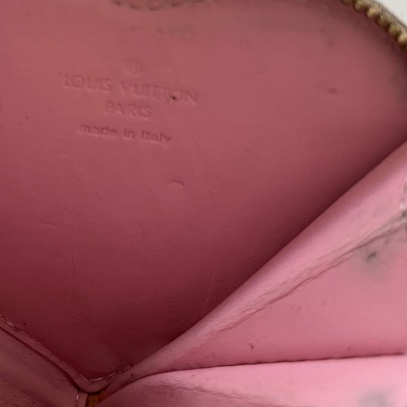 ✨ Authentic Louis Vuitton Vernis Light Pink Heart Coin Purse ✨ - Picture 6 of 6